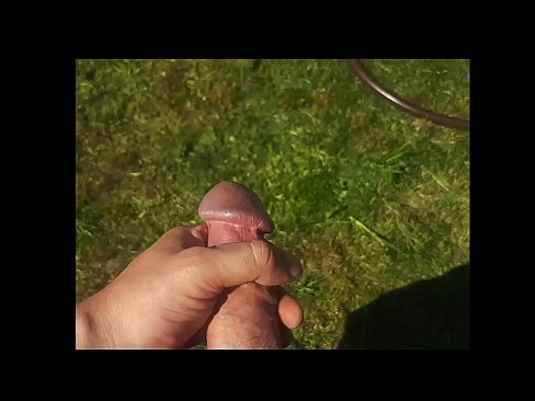 ❤️ Vruća zgodnica jebe svoju ružičastu macu i svršava špricom u ljetnom vrtu ☑ Porno video kod nas hr.sexera.ru ❤
